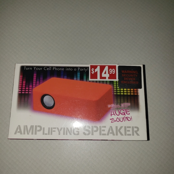 New Portable Amplifying Speaker - Picture 2 of 3